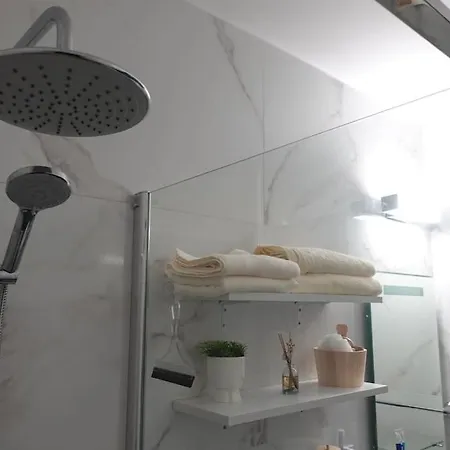 2 Bedroom With 200m To Sea - And Relax דירה פאפוס