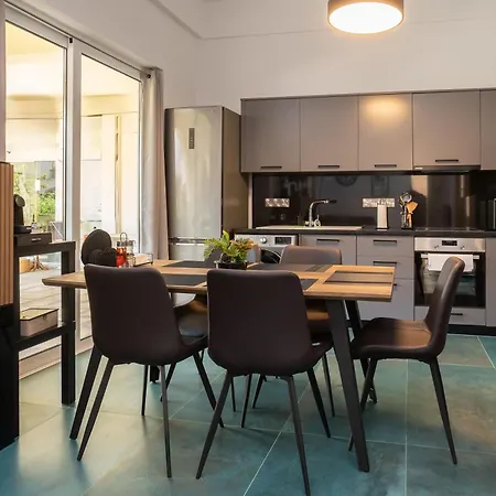 Apartment 2 Bedroom With 200m To Sea - And Relax