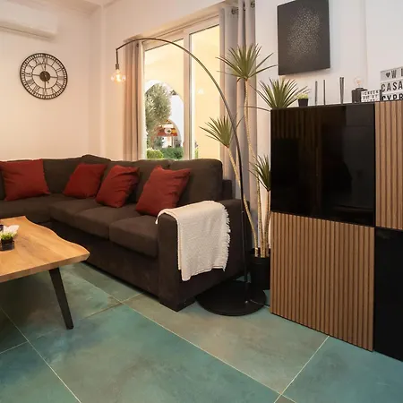 Apartment 2 Bedroom With 200m To Sea - And Relax